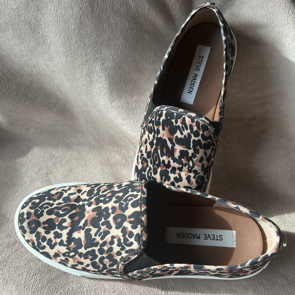 Steve Madden Size 8 Brown Black Slip On Sneakers Low Cut Rubber Sole Flats Shoes